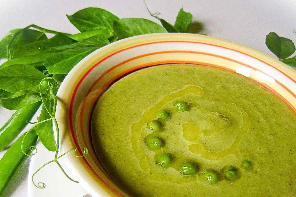 Суп-пюре із зеленого горошка з м 'ятою