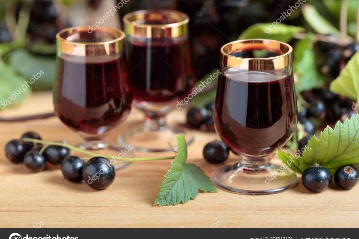Домашнє вино з чорної смородини