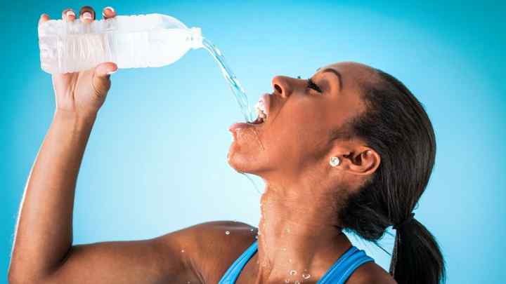 Чому треба пити багато води