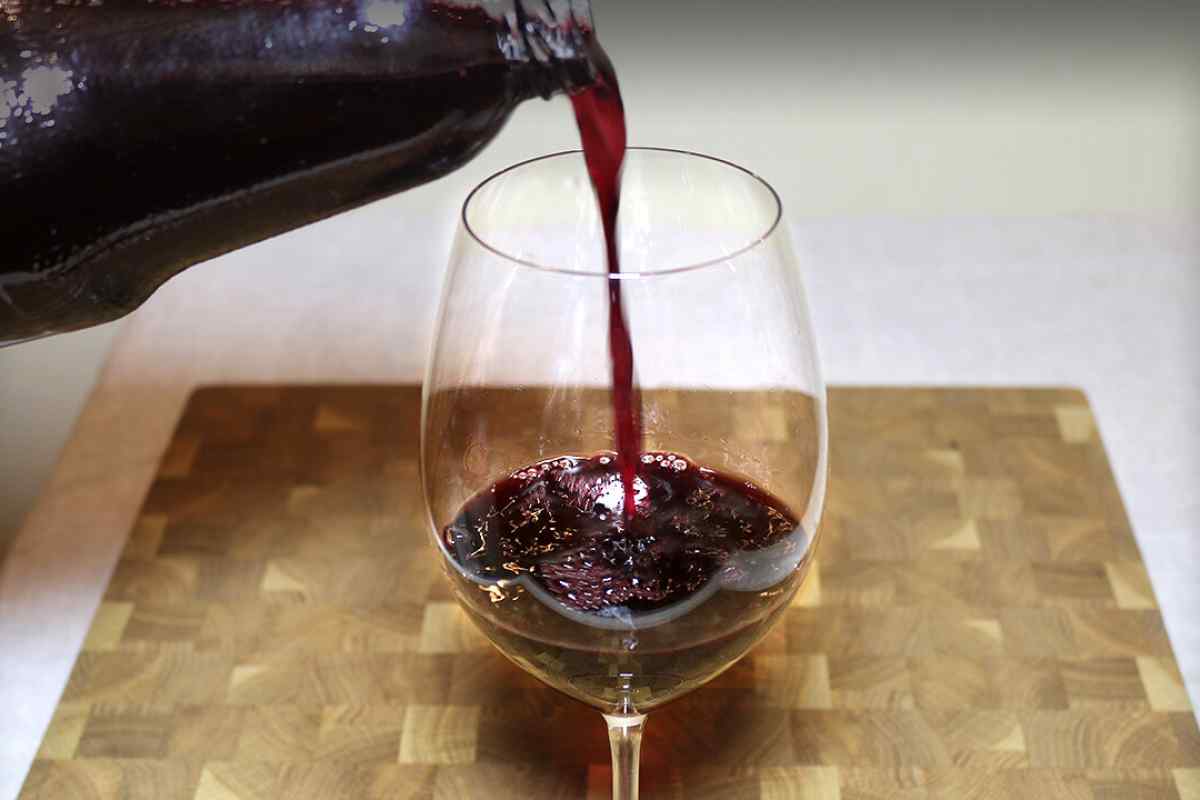 Як зробити чорноплідне вино