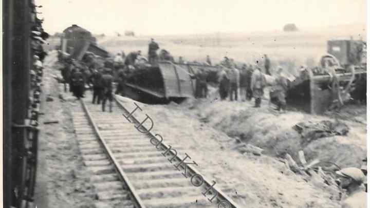 Навіщо в Другу світову війну німці кріпили до потягів величезні гаки