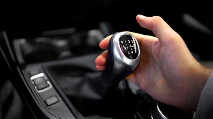 5 критичних помилок при керуванні автомобіля з МКПП, які допускають водії
