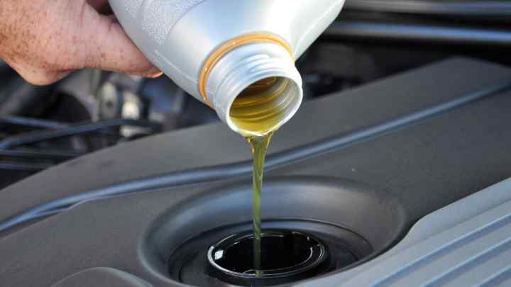 Один новий і 5 перевірених способів заміни олії в автомобілі