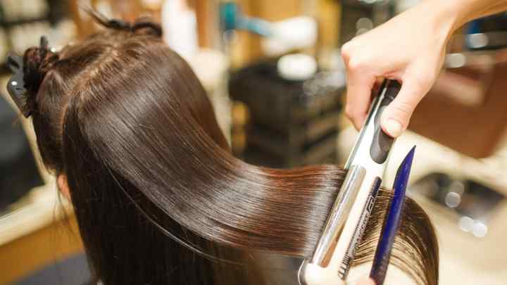 Як відновити волосся після освітлення