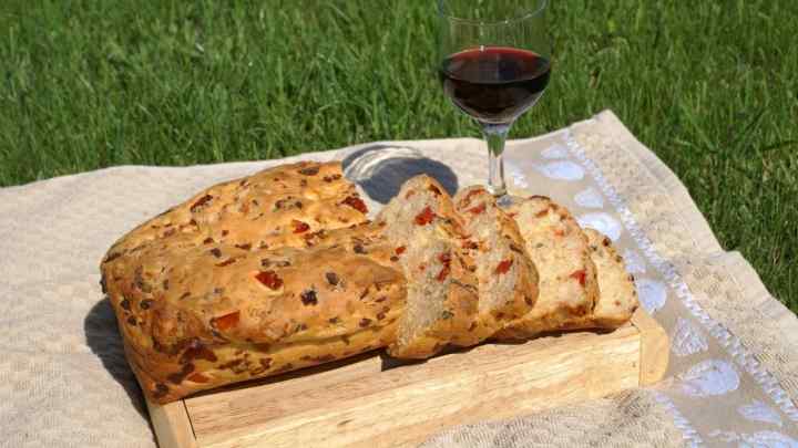 Італійський хліб з пармезаном і травами