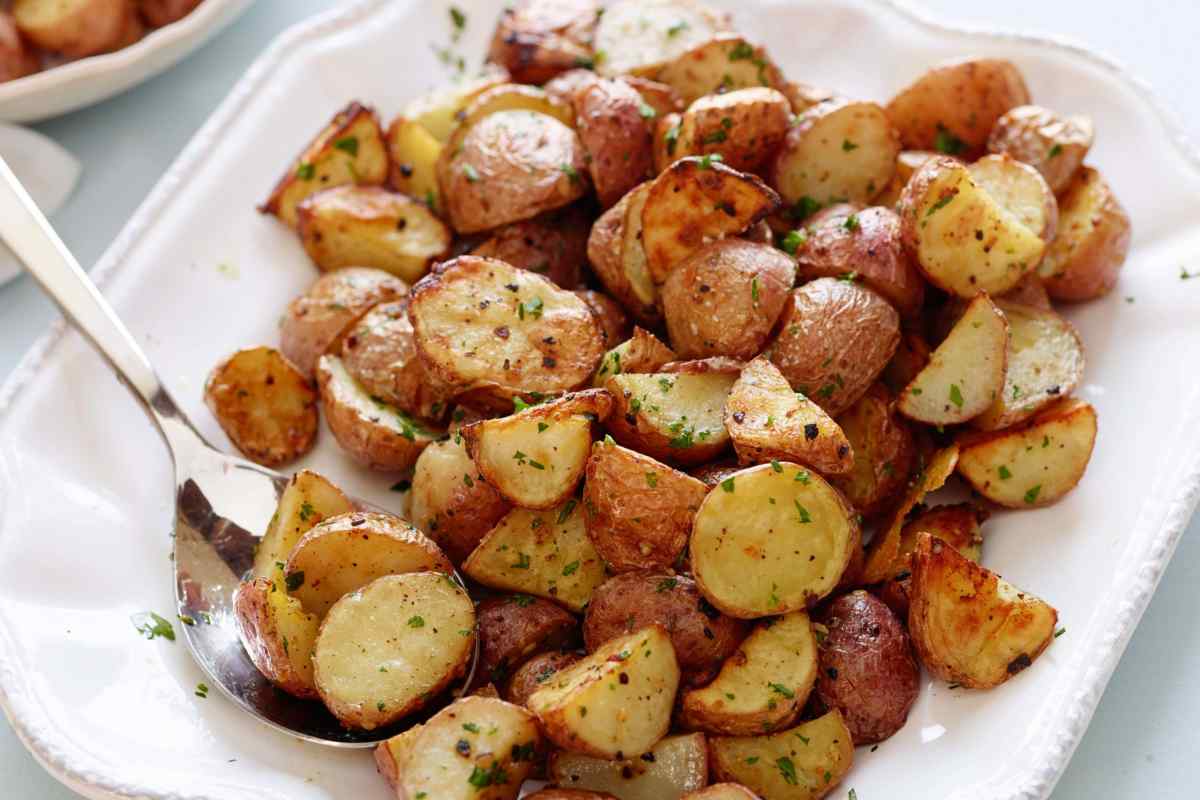 Як запекти картоплю з пармезаном у духовці