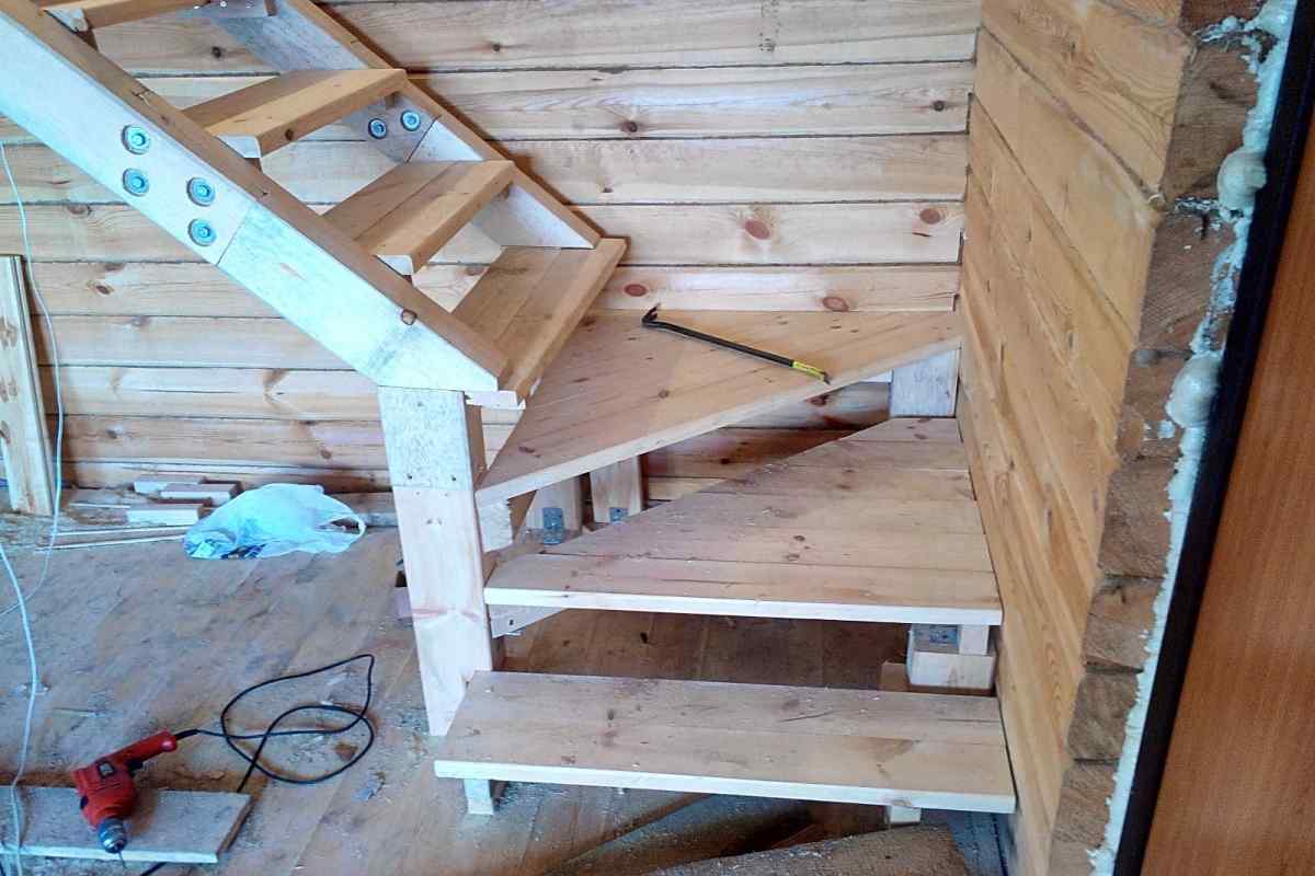Як побудувати сходи самостійно