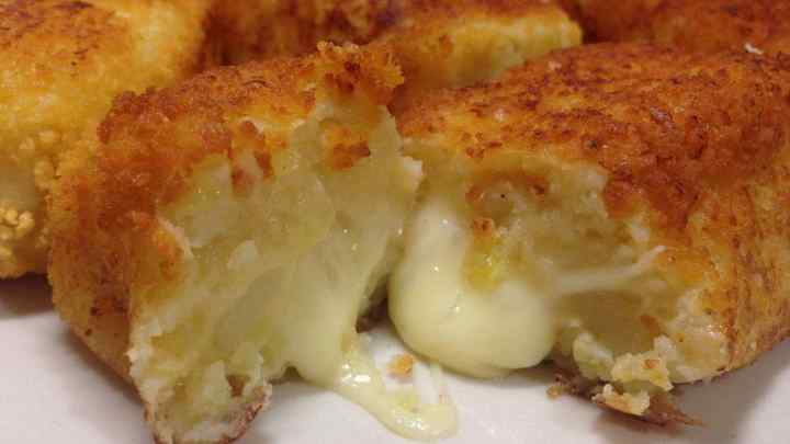 Як приготувати картопляні пелюшки з сиром
