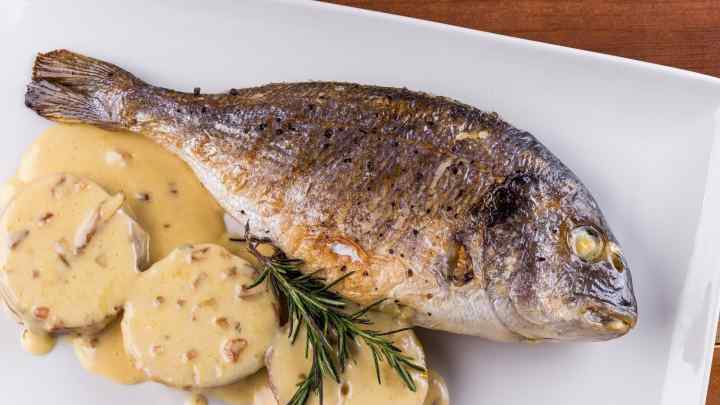 Як приготувати рибу сибас у духовці