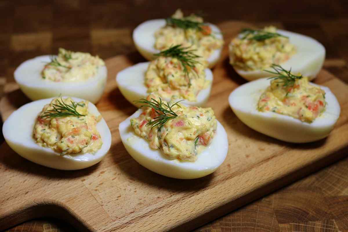 Як приготувати яйця з сирно-чечевичною начинкою