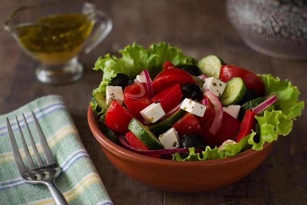 Як приготувати класичний грецький салат (Horiatiki)