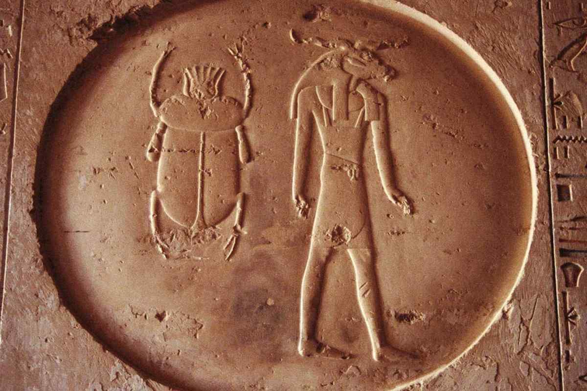 Чому в стародавньому єгипті жук-скарабей вважався священним