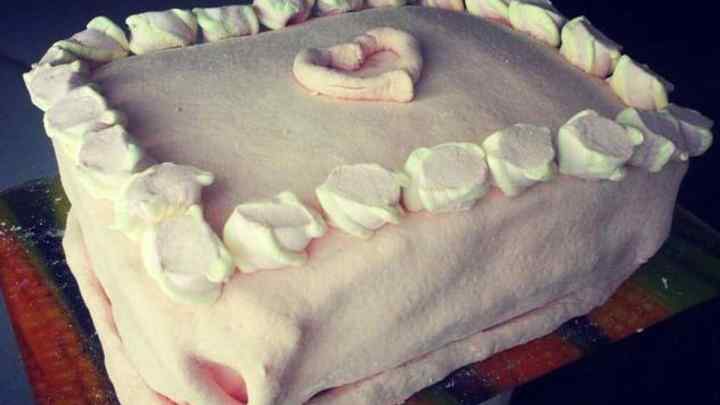 Як прикрасити торт мастикою з маршмеллоу