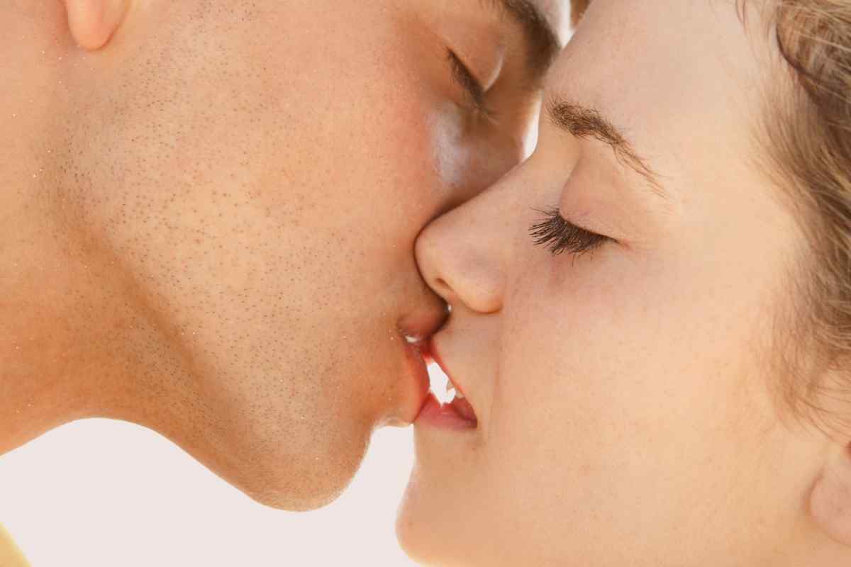 Як цілуватися вперше