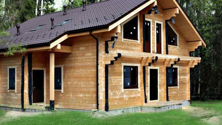 Будівництво дерев 'яних будинків і котеджів: як вибрати підрядника