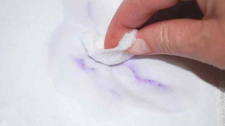 Як позбутися чорнила на тканині