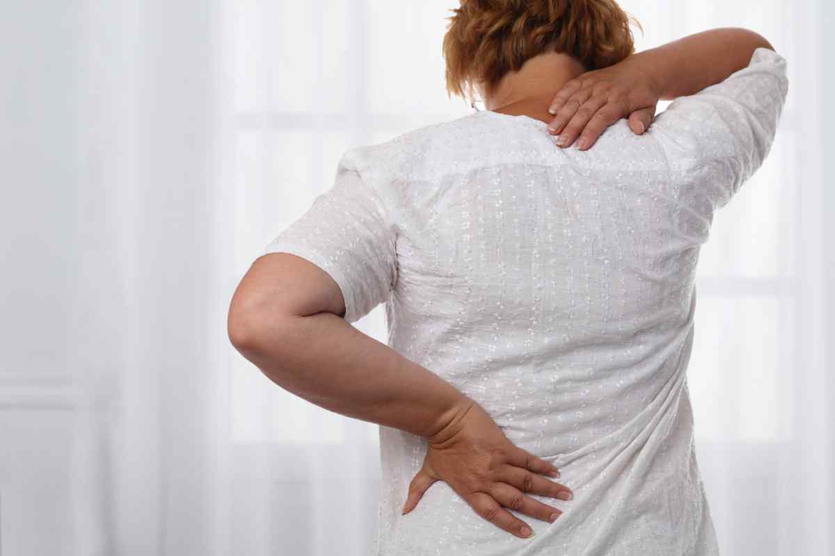 Як позбутися болю в спині малорухливим людям