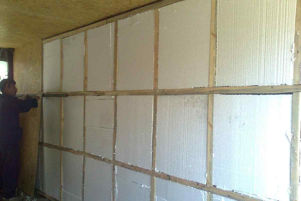 Як утеплювати стіни в гаражі