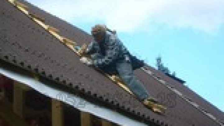 Як відремонтувати дах будинку швидко