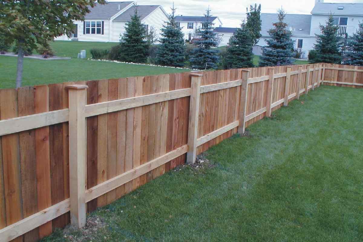 Як побудувати паркан на заміській ділянці