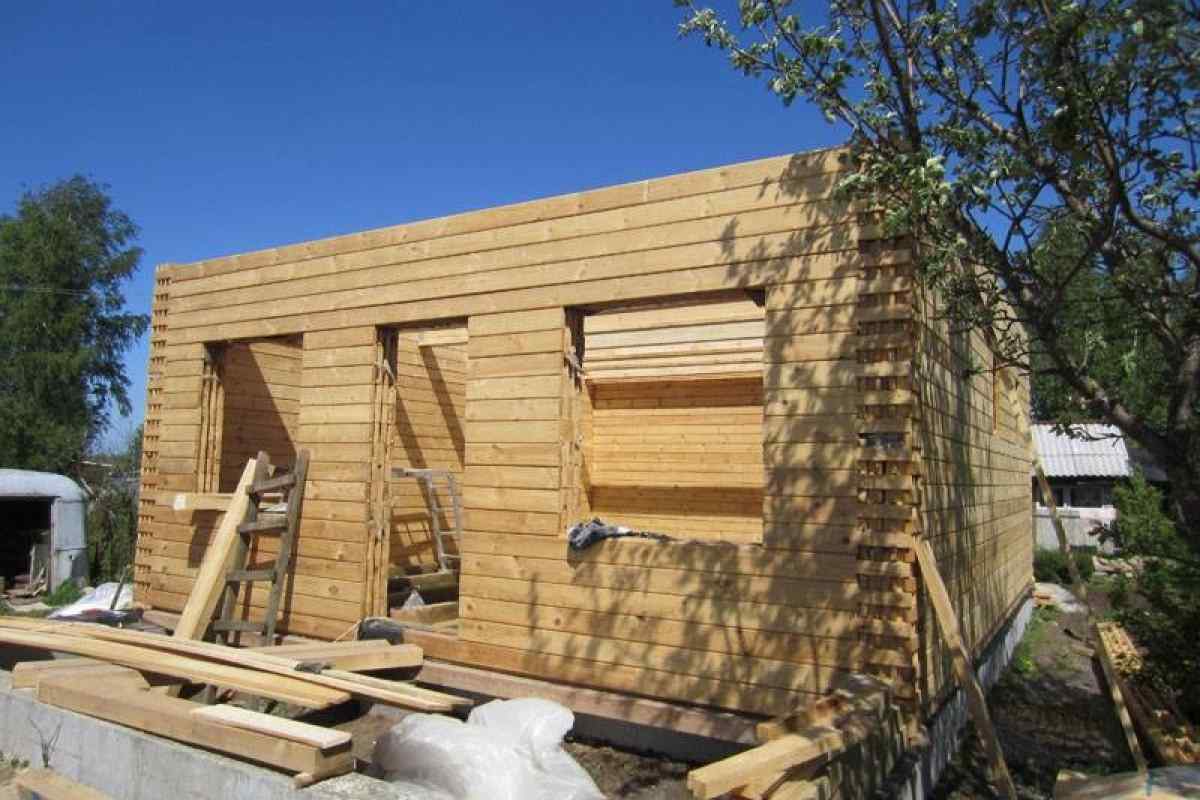 Як побудувати дерев 'яний будинок своїми руками