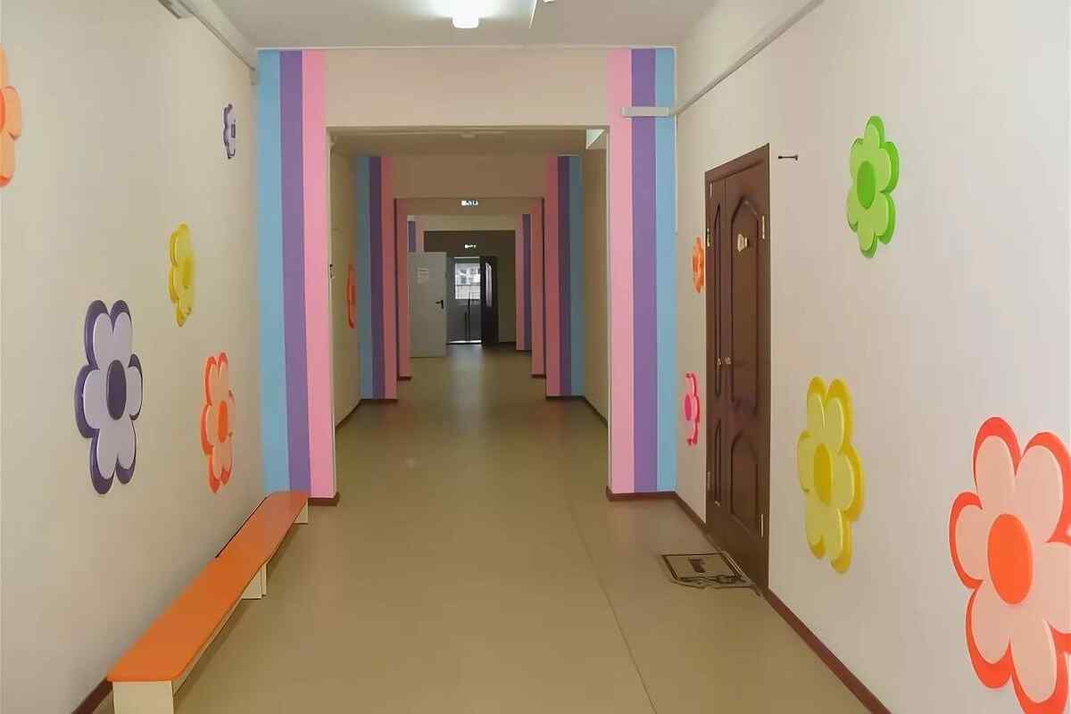 Як оформити коридор у дитячому садку