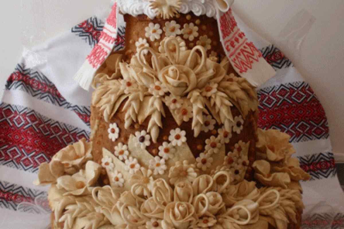 Як спекти весільний торт
