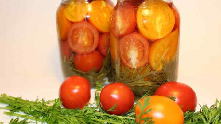 Як приготувати помідори дольками на зиму