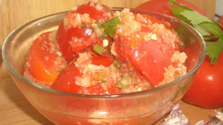 Як приготувати швидкі помідори по-корейськи