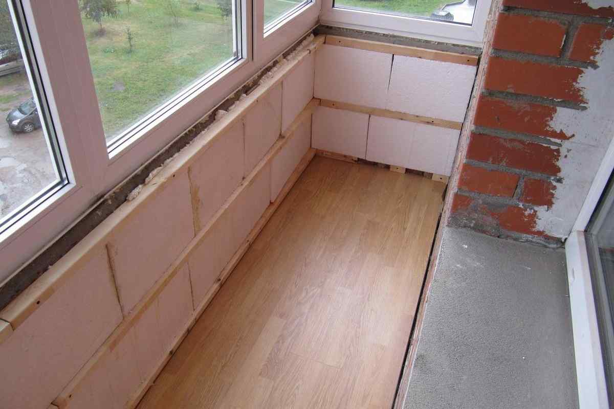 Як здійснити внутрішнє оздоблення балкона