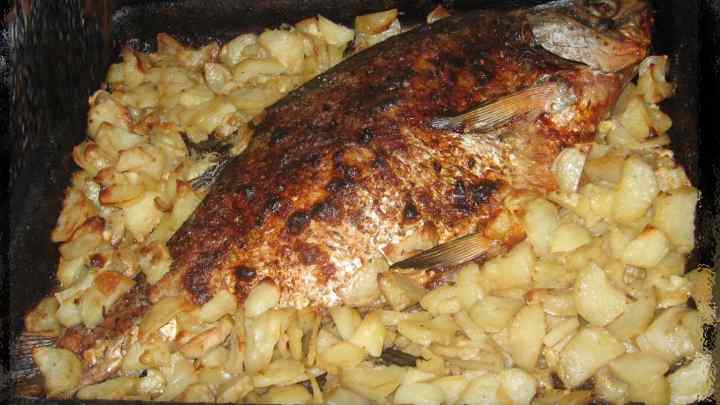 Як смачно приготувати рибу в духовці