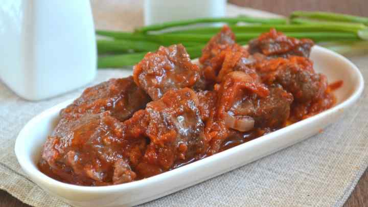 Як приготувати м 'ясо з фасіллю в томатному соусі