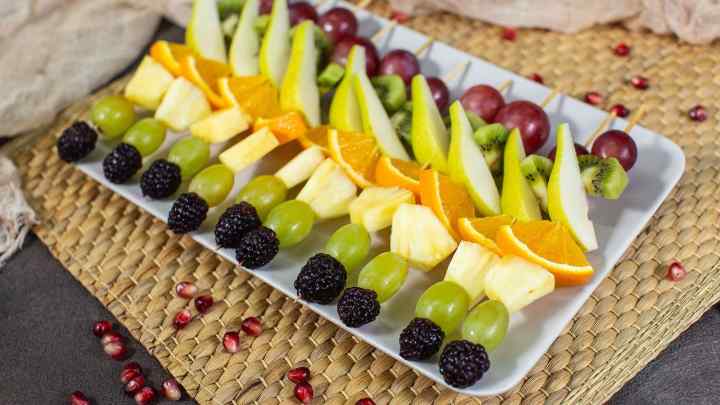 Які фрукти ставити на дитячий святковий стіл