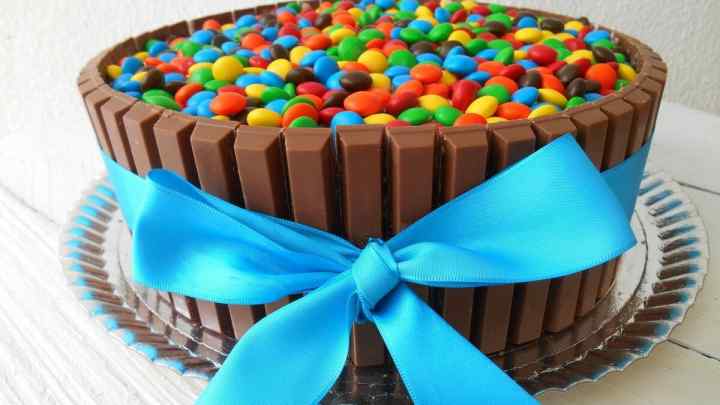 Як прикрасити торт до дня народження дитини