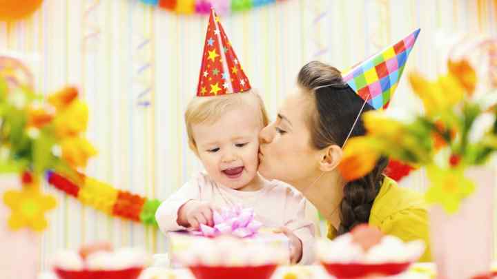 Як відсвяткувати народження дитини