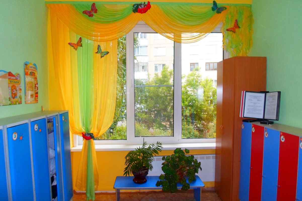 Як оформити вікна в дитячому садку