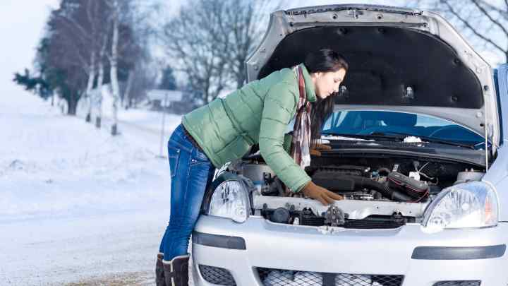 5 важливих місць в автомобілі, які потрібно не забувати змащувати взимку
