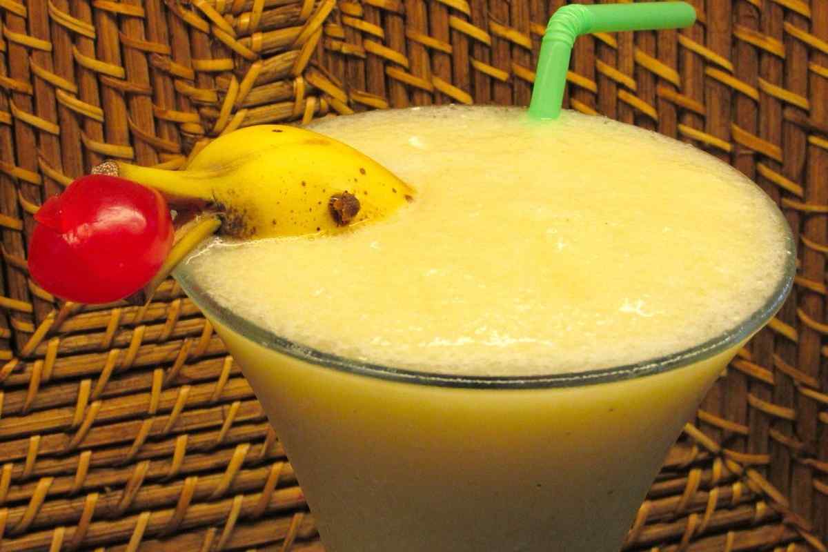 Літній банановий коктейль