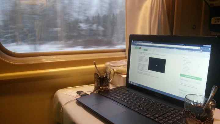 Як зарядити ноутбук у поїзді