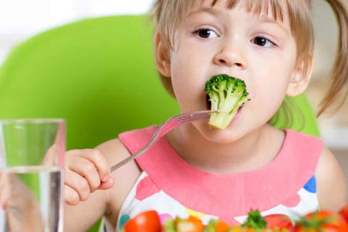 Як привчити дитину їсти овочеві страви
