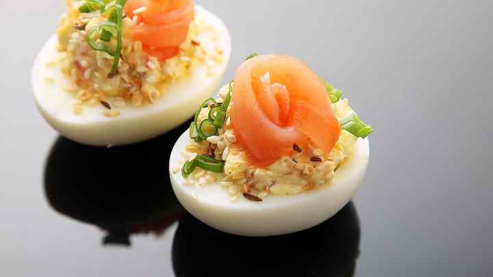 Які смачні страви приготувати з яєць