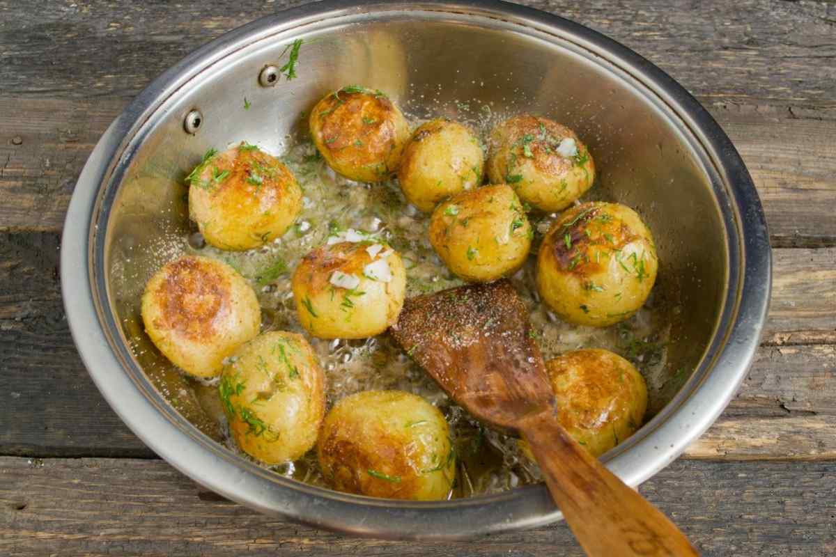Як підсмажити картоплю з корочкою