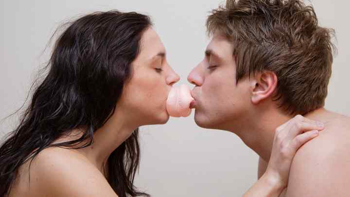 Як навчитися цілуватися з хлопцем