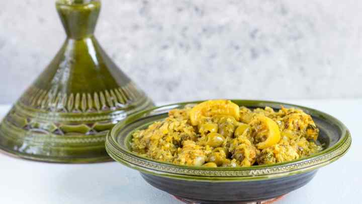 Марокканська кухня: тажин з куркою, маслинами і лимонами