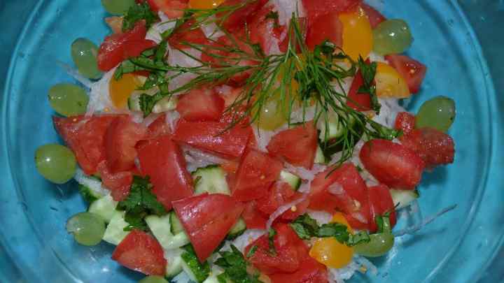 Як приготувати салат з редису з яйцем