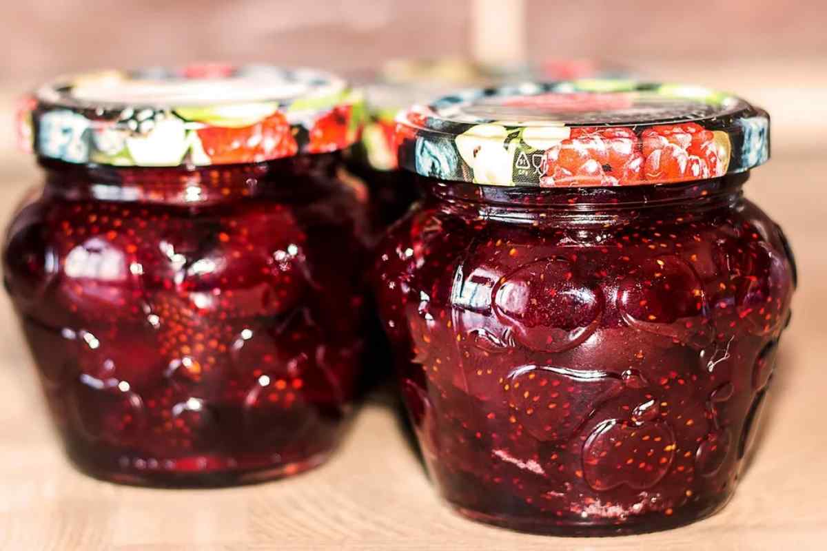 Як зварити варення з полуниці, щоб ягоди були цілими