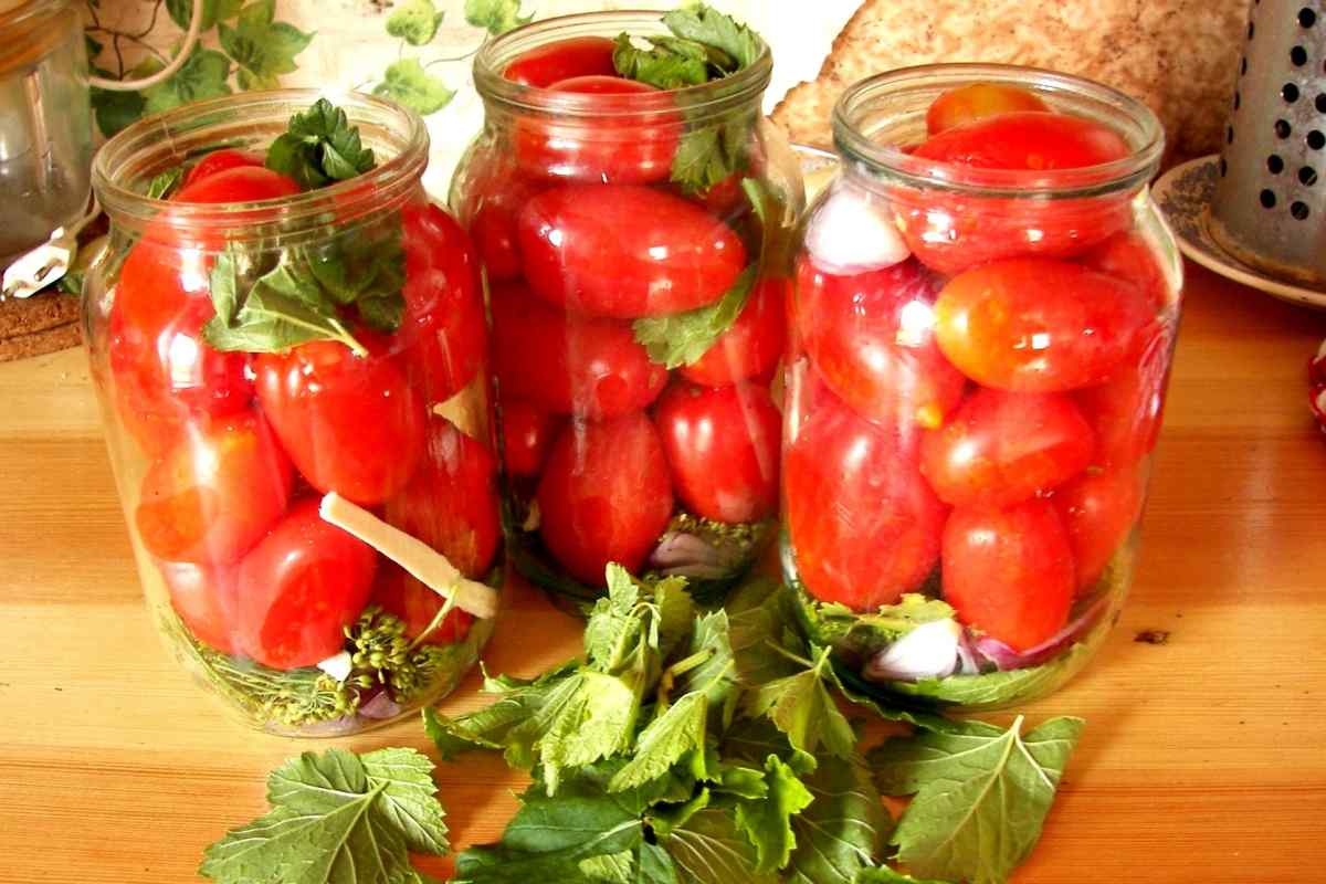 Як приготувати смачні консервовані помідори черрі на зиму