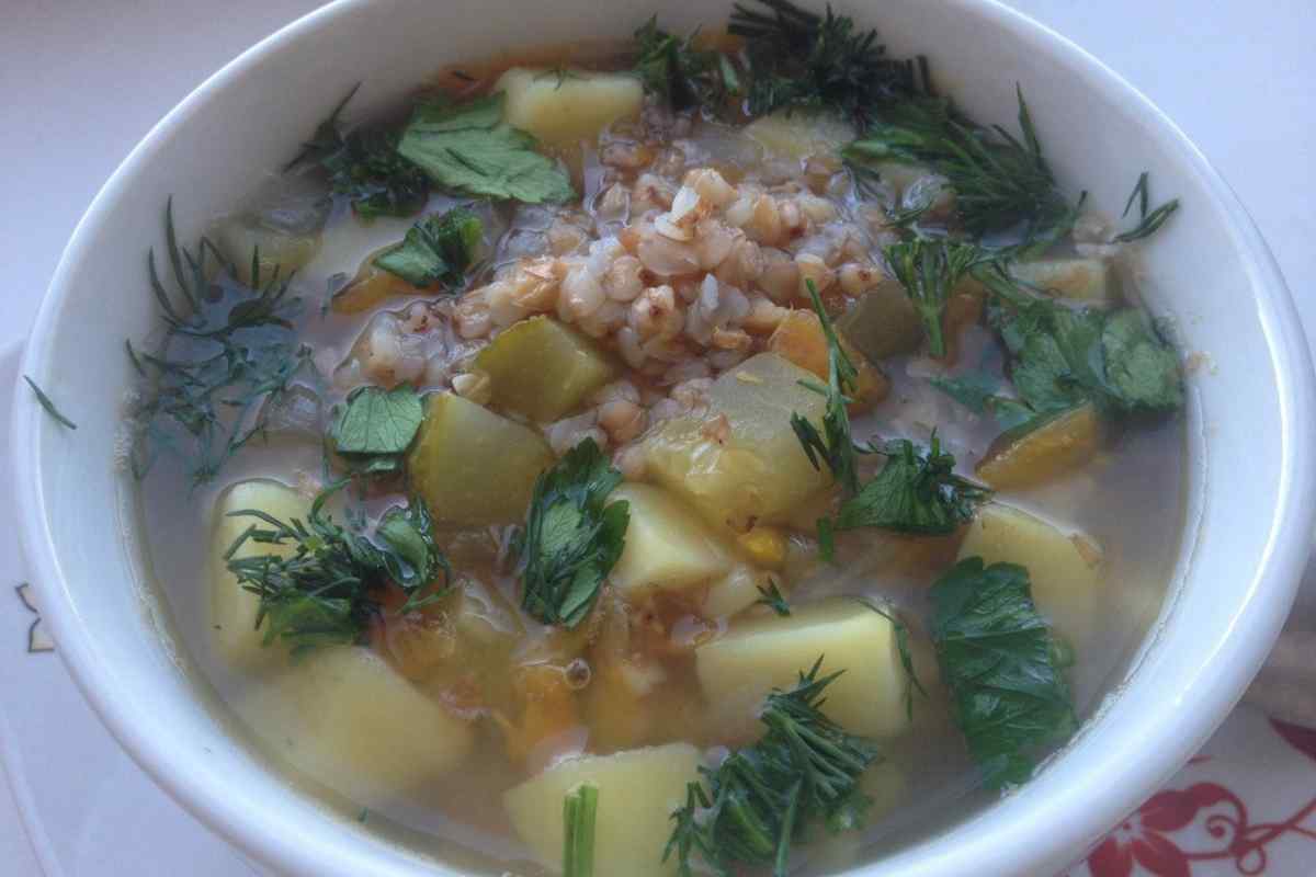 Як приготувати суп з простокваші і огірків