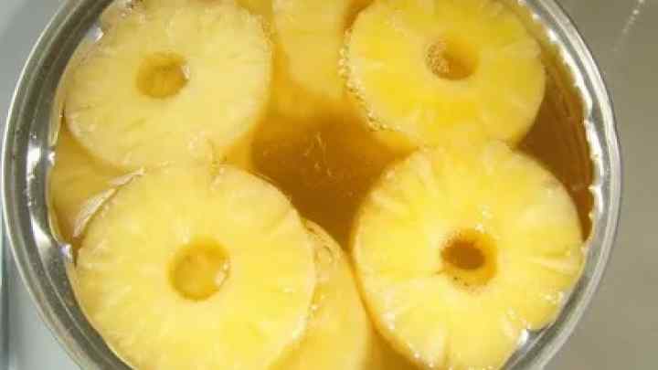Що можна приготувати, маючи баночку консервованих ананасів