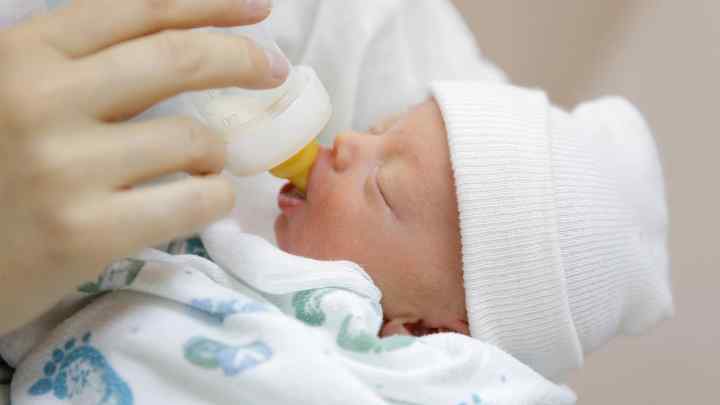 Які суміші рекомендують педіатри новонародженим